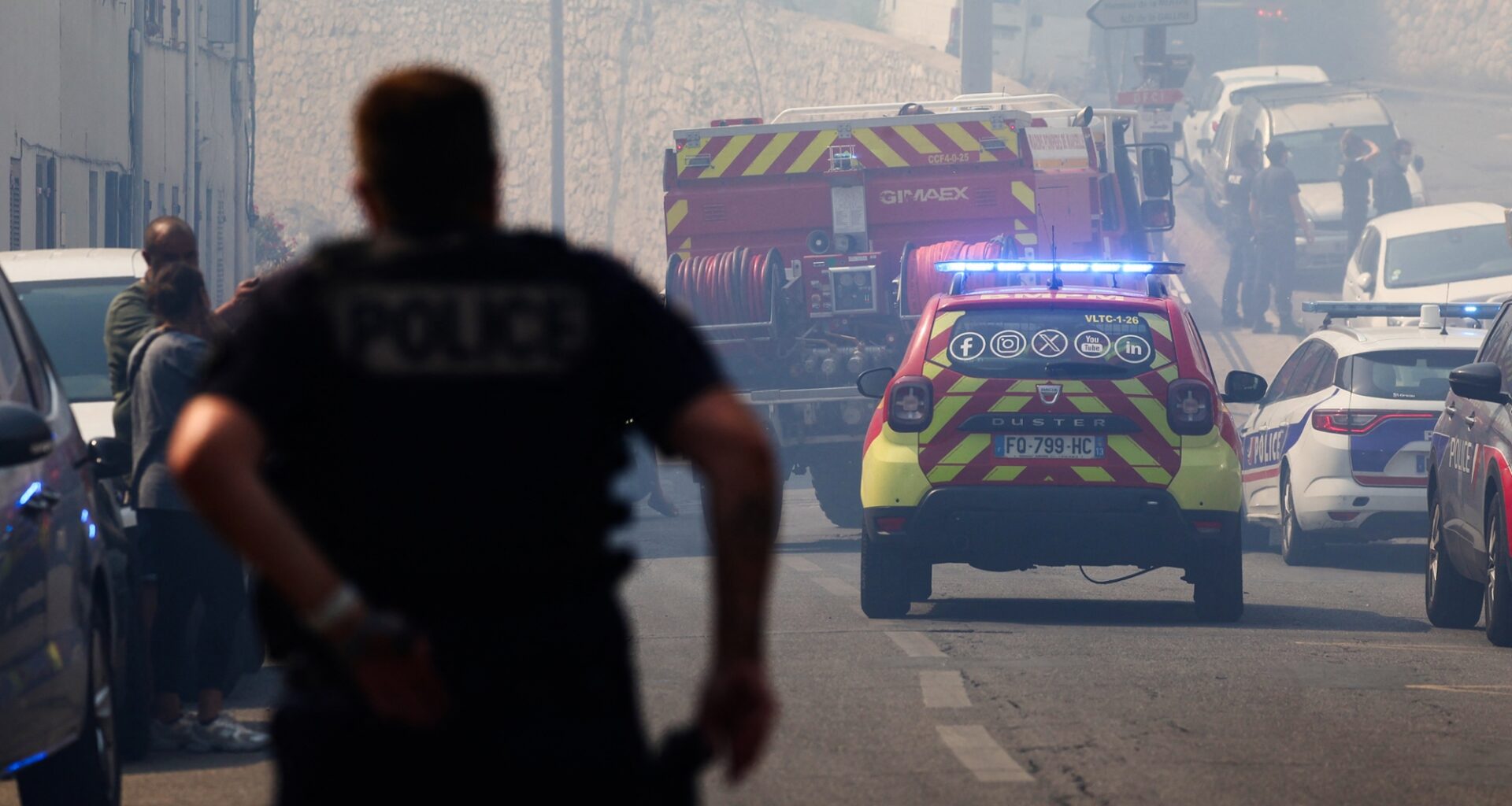 EN DIRECT - Incendies dans le sud de la France : à Marseille, le feu est en "nette régression"