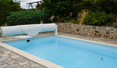 Rennes devient la première à limiter la taille des piscines privées