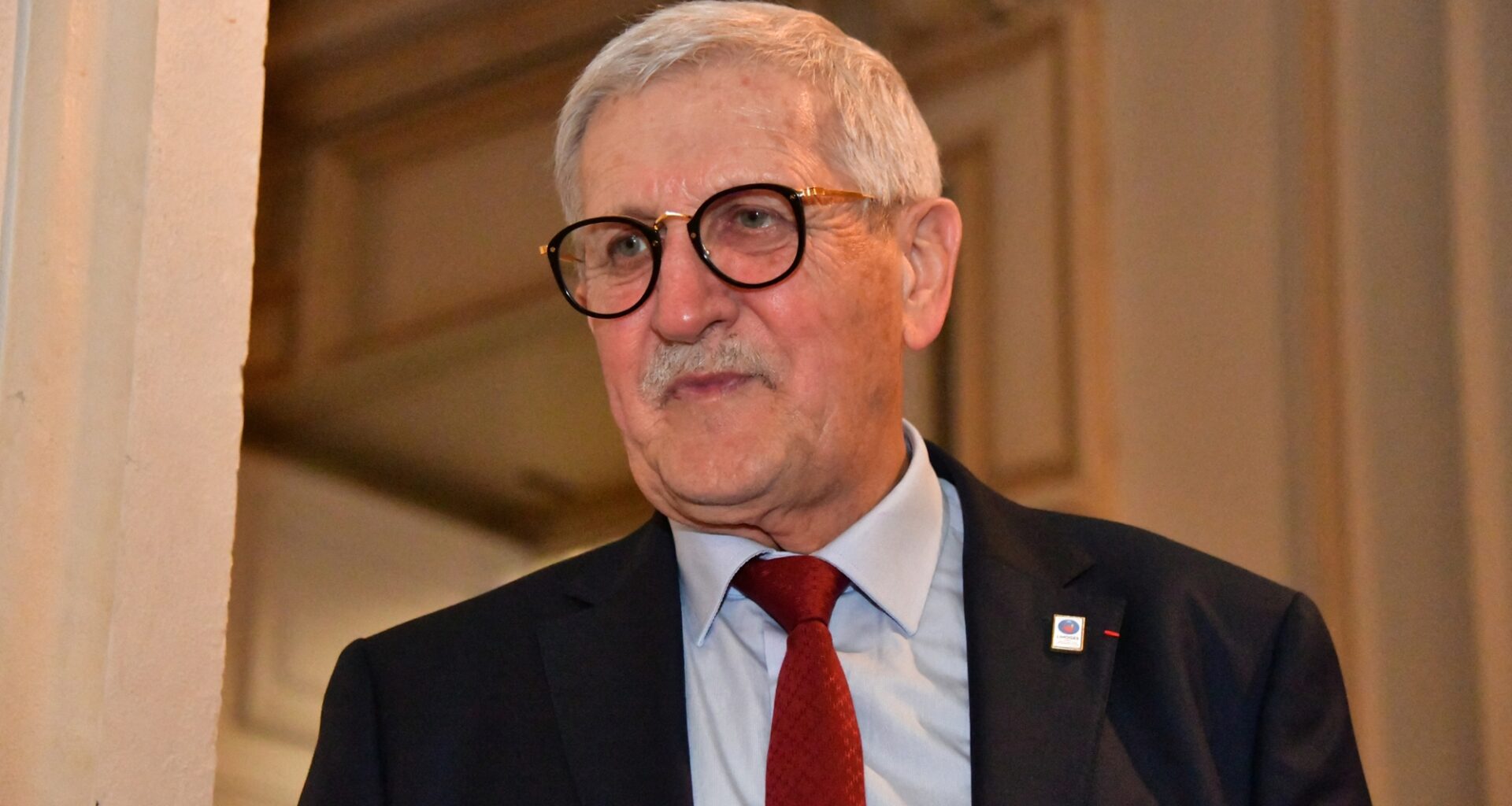 "C’est de la guérilla urbaine", dénonce le maire, Émile-Roger Lombertie, sur RTL