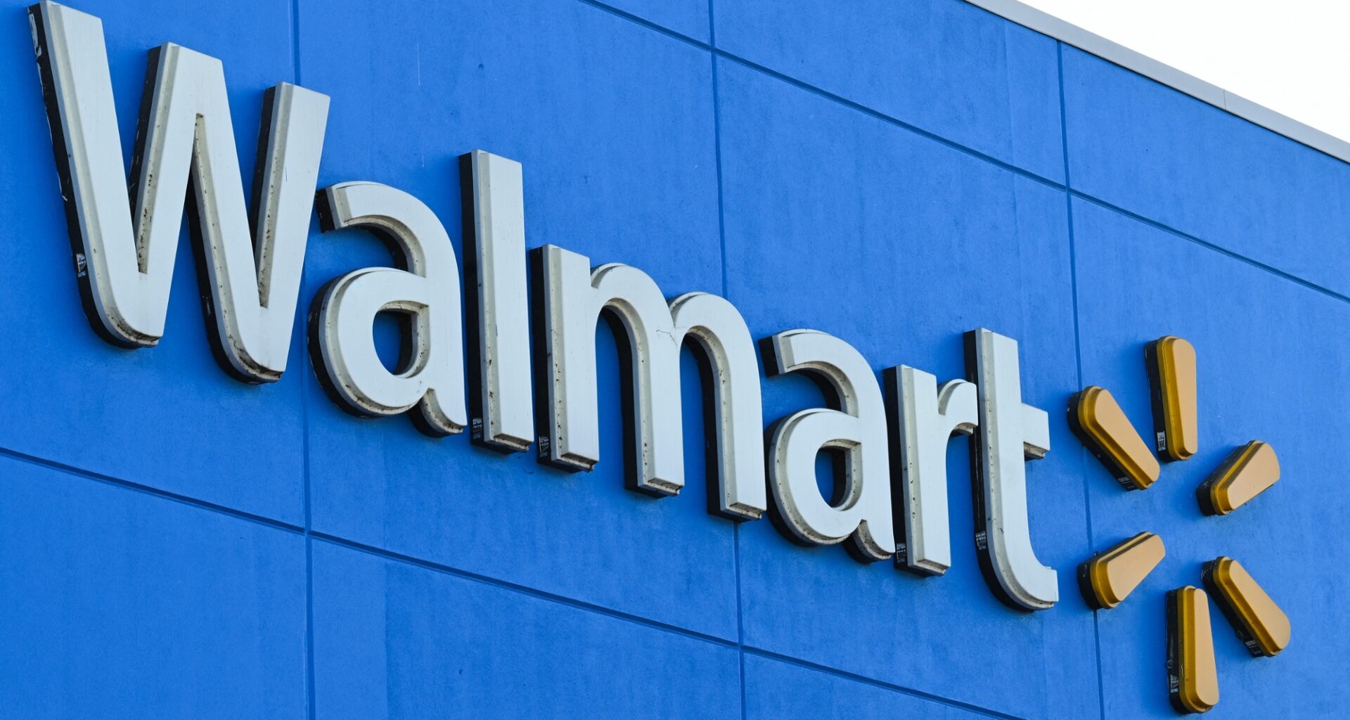 au moins 11 personnes poignardées dans un supermarché Walmart