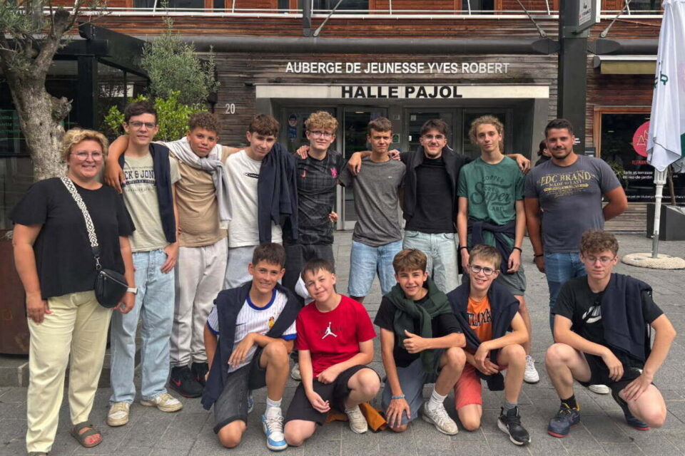 Le club Écubéen arrivait à l'auberge de jeunesse à Paris.