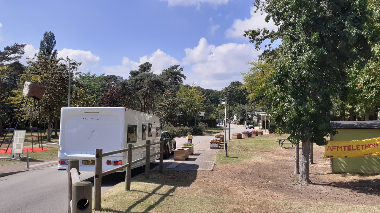 des marchés nocturnes organisés tout au long de l'été dans ce camping