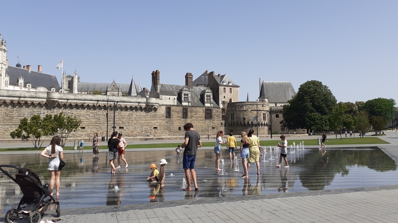 des spectacles gratuits pour "passer l'été les pieds dans l'eau" pendant les vacances
