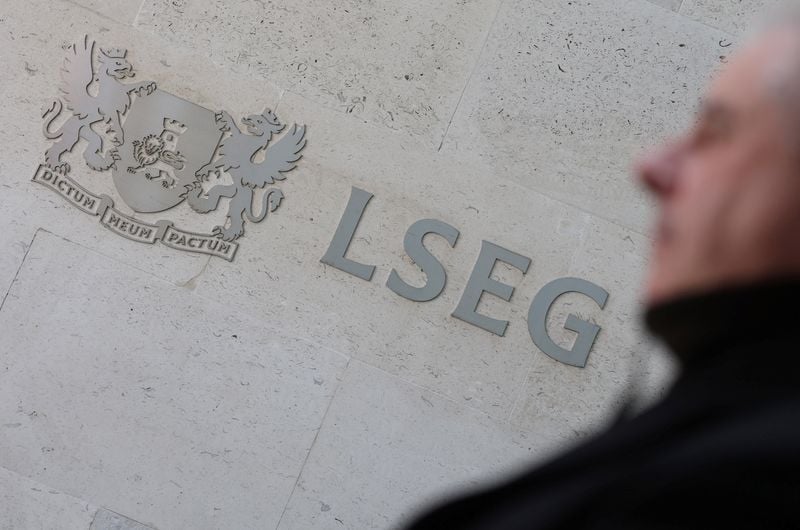 Les actions britanniques progressent alors que les investisseurs évaluent l'accord commercial États-Unis-UE