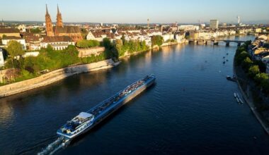 La pluie fait remonter le niveau du Rhin en Allemagne, mais les navires restent partiellement chargés