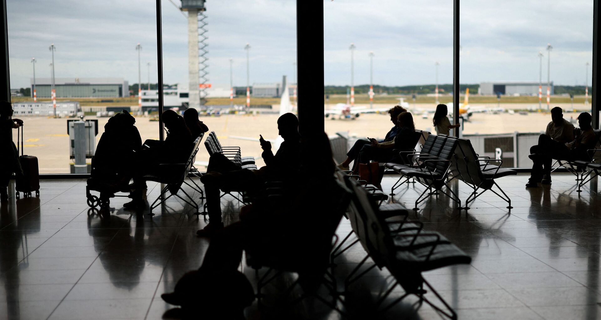 L'Allemagne envisage d'annuler la hausse de la taxe sur le trafic aérien, selon Bild