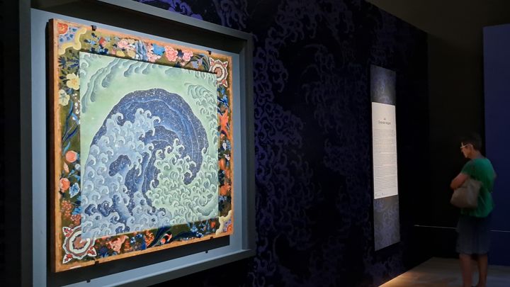 Vue de l'exposition Hokusai au musée d'histoire de Nantes. (ANNE CHEPEAU / RADIO FRANCE)