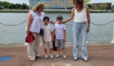 une plaque posée « pour que ce lieu maudit devienne un lieu de recueillement »