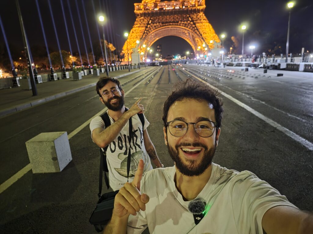 Réaliser des selfies avec la caméra arrière est facile grâce aux deux écrans du Fold.