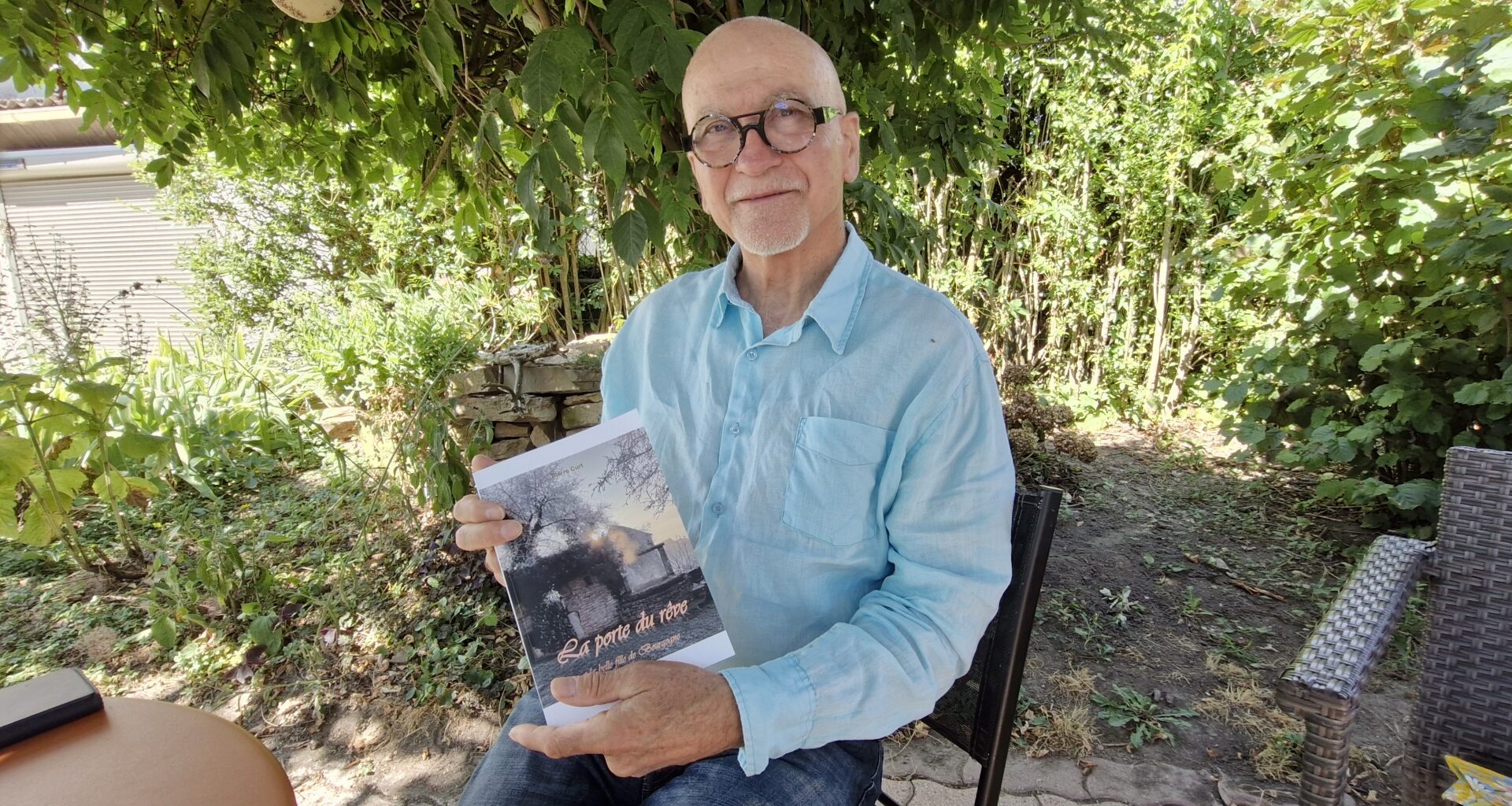 Pierre Curt dédicace son dernier livre «  La Porte du rêve » au Marché de nuit de St Gengoux le National - info-chalon.com