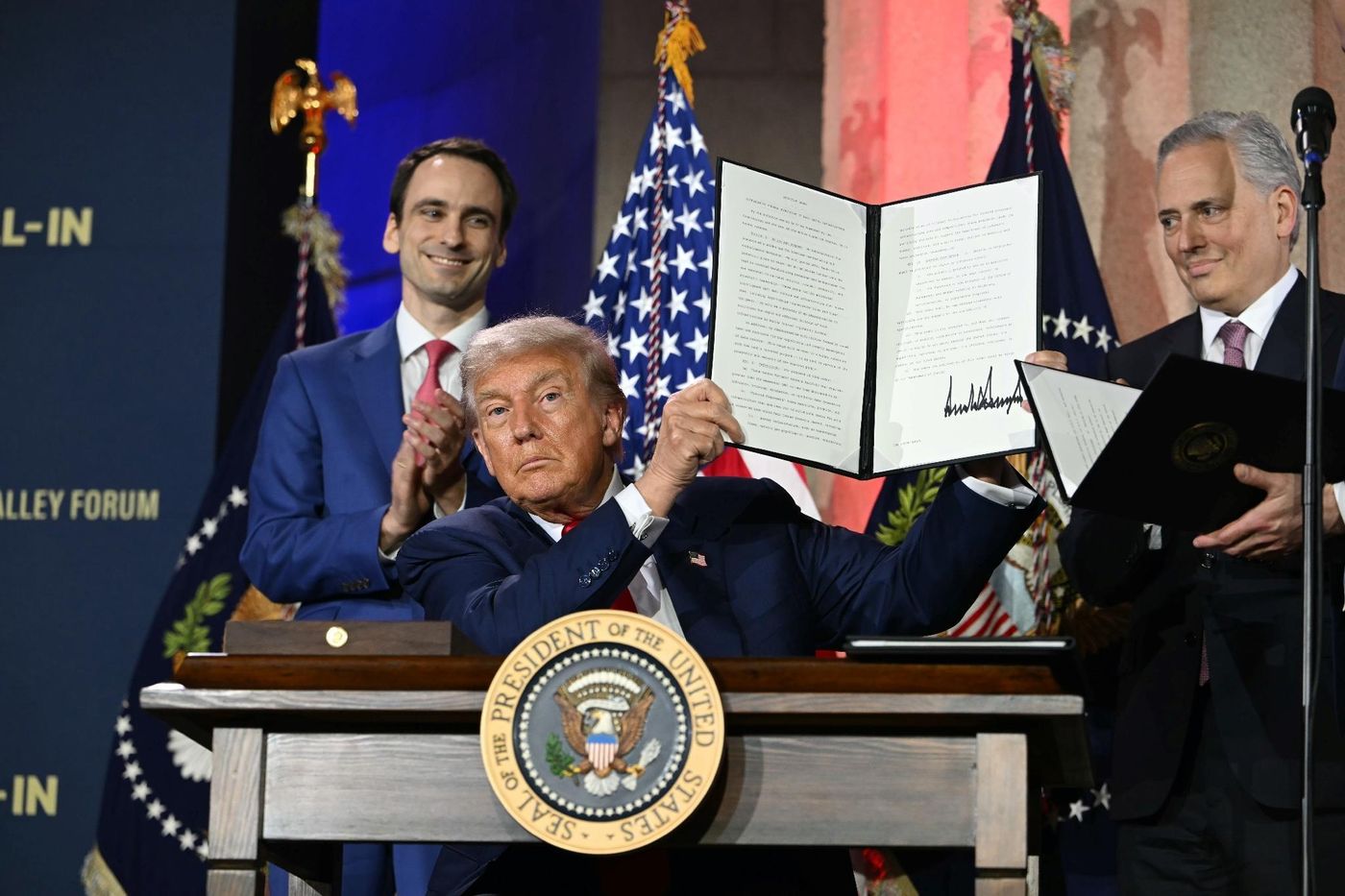 Trump sacre sans réserve l'IA dérégulée pour parvenir à une domination américaine