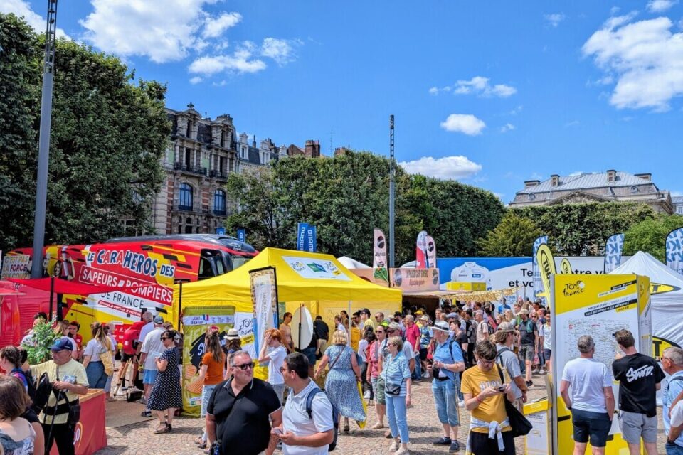 Les allés du Fan Park déjà bien rempli quelques minutes après l'ouverture.