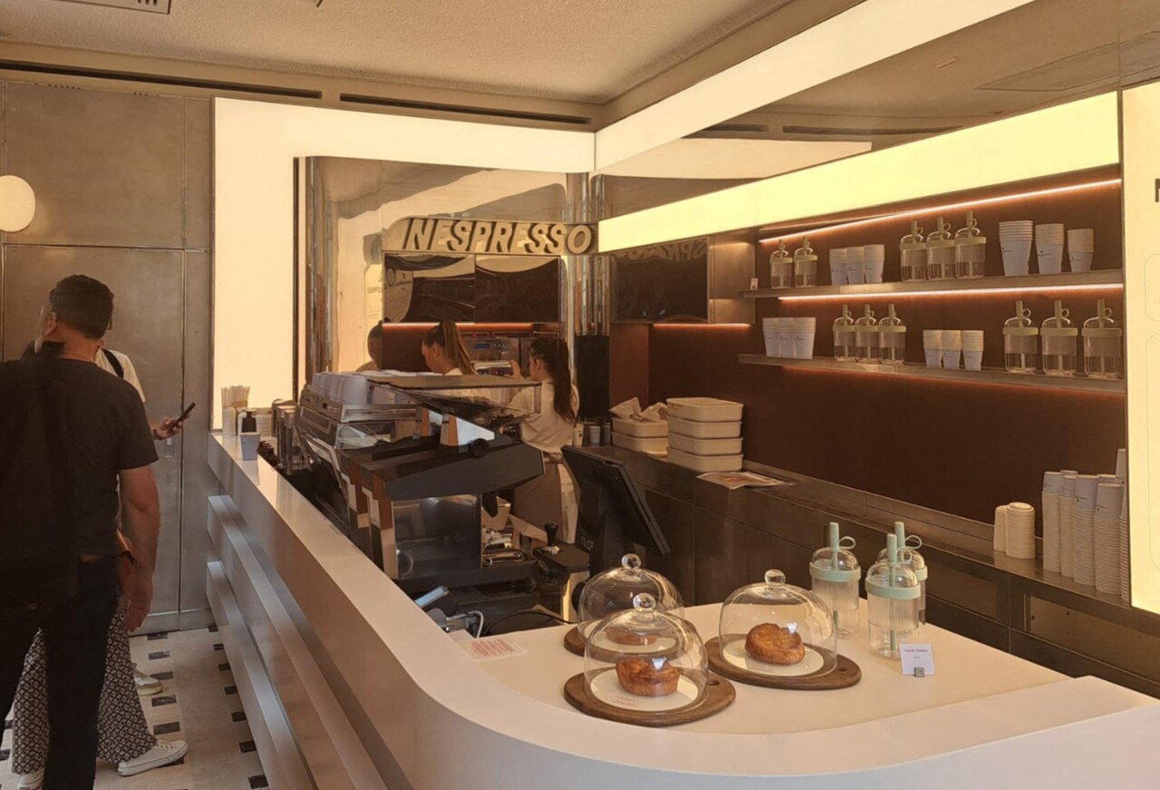 À Paris, Nespresso ouvre un nouveau chapitre avec son premier coffee shop dans le Marais