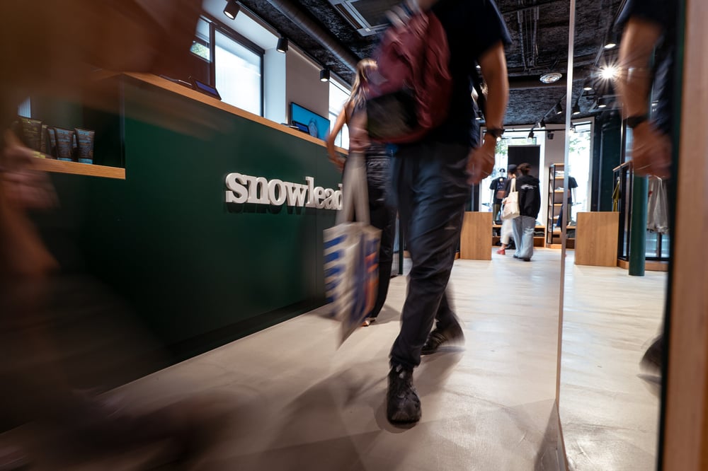 La nouvelle boutique Snowleader s'étend sur deux niveaux, pour un total de 210 mètres carrés