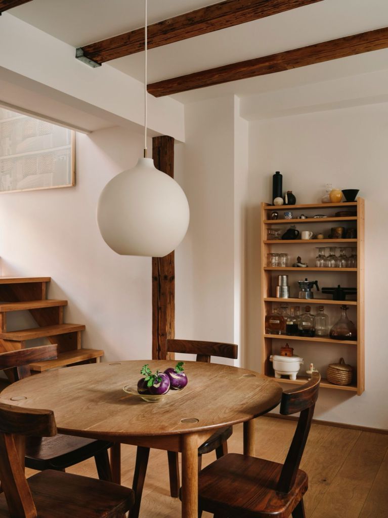 Copenhague : un appartement de designer au décor boisé et sensible