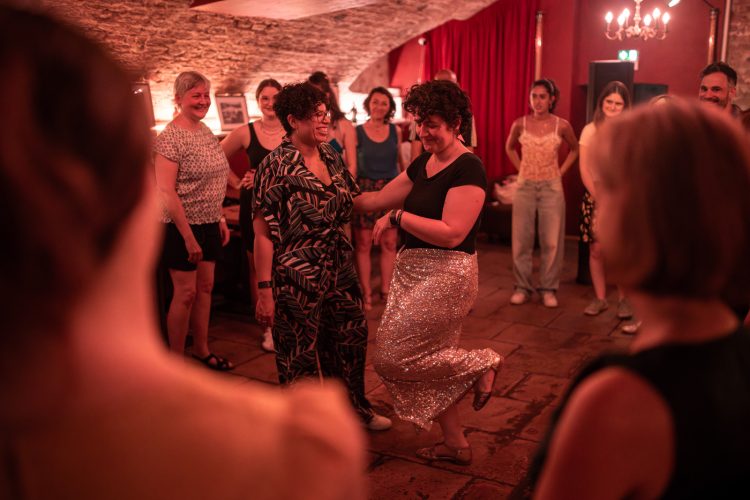 Swing jazz blues danse Lindyspot caveau tigre