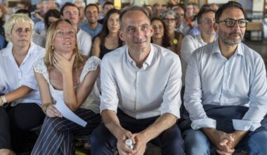 Raphaël Glucksmann lance sa "Vision pour la France" depuis Marseille avec Pascaline Lécorché