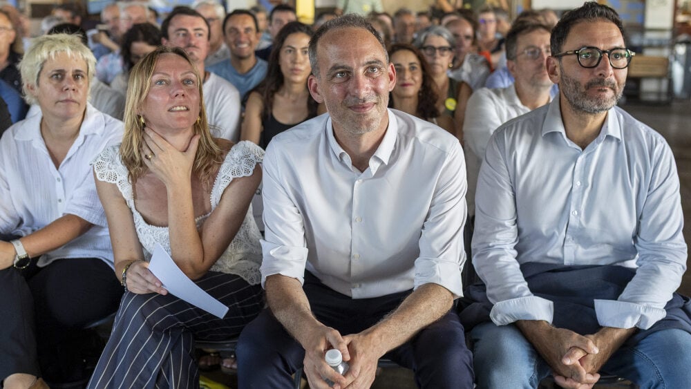 Raphaël Glucksmann lance sa "Vision pour la France" depuis Marseille avec Pascaline Lécorché