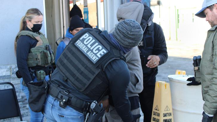 Aux États-Unis, un ouvrier meurt après une descente de la police de l’immigration près de Los Angeles. (image d’illustration)