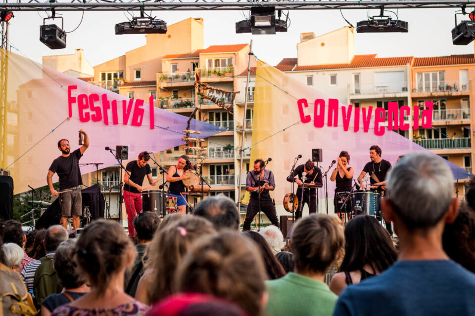 La péniche du festival Convivencia va s'arrêter dans plusieurs communes du Lauragais.