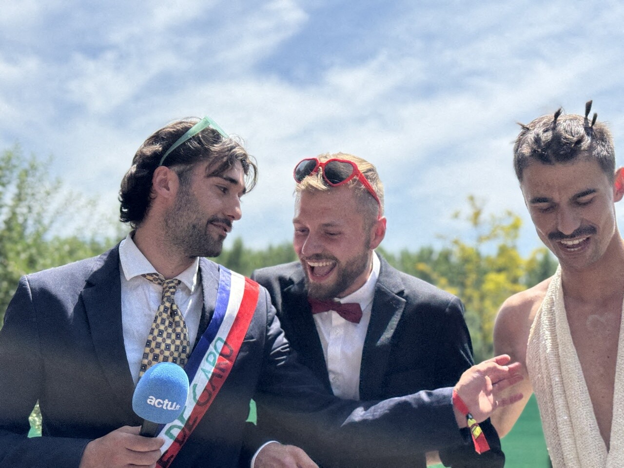 Ils se sont dit "oui" dans un incroyable mariage au milieu des festivaliers à Garorock