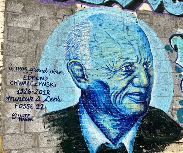 Un graffiti rend hommage à Edmond Chwalczynski, mineur à la Fosse 12 de Lens, décédé en 2018. L'oeuvre a été réalisée par sa petite-fille, Manon.