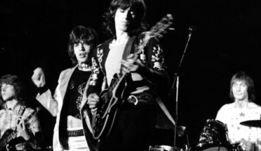 Une guitare volée aux Rolling Stones dans les années 1970 vient de refaire surface