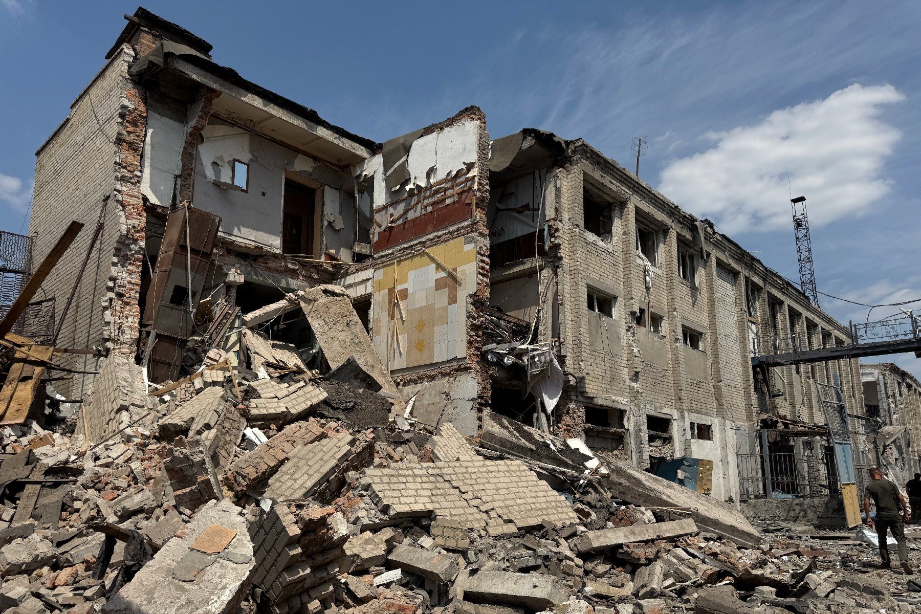 Un bâtiment détruit de la colonie pénitentiaire de la région de Zaporijjia en Ukraine, après des frappes russes, le 29 juillet 2025