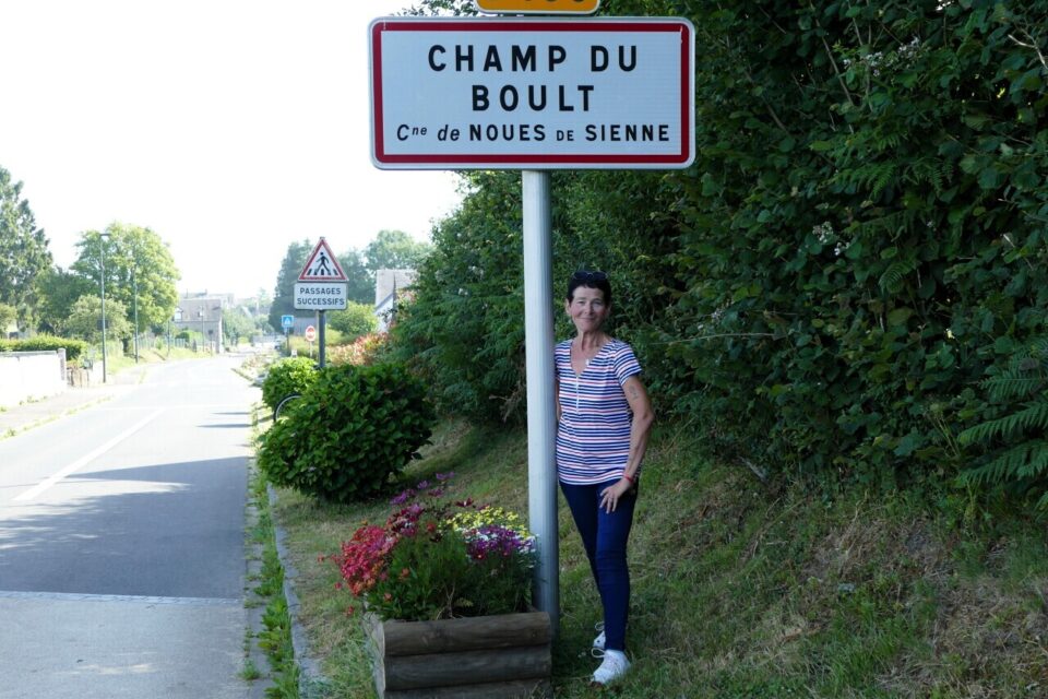 Native de Champ-du-Boult, Nathalie Lepauvre, ancienne participante de l'Amour est dans le pré, aujourd'hui bénévole au sein de l'ADP Tour
