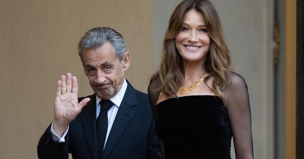 En scooter, sans casques, Carla Bruni et Nicolas Sarkozy comme deux jeunes amoureux en vacances