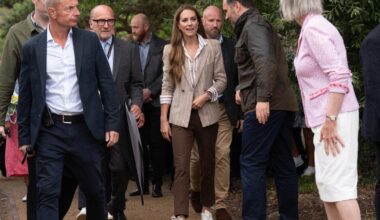 En baskets Veja et tailleur café crème, l’apparition rassurante de Kate Middleton dans le comté d’Essex
