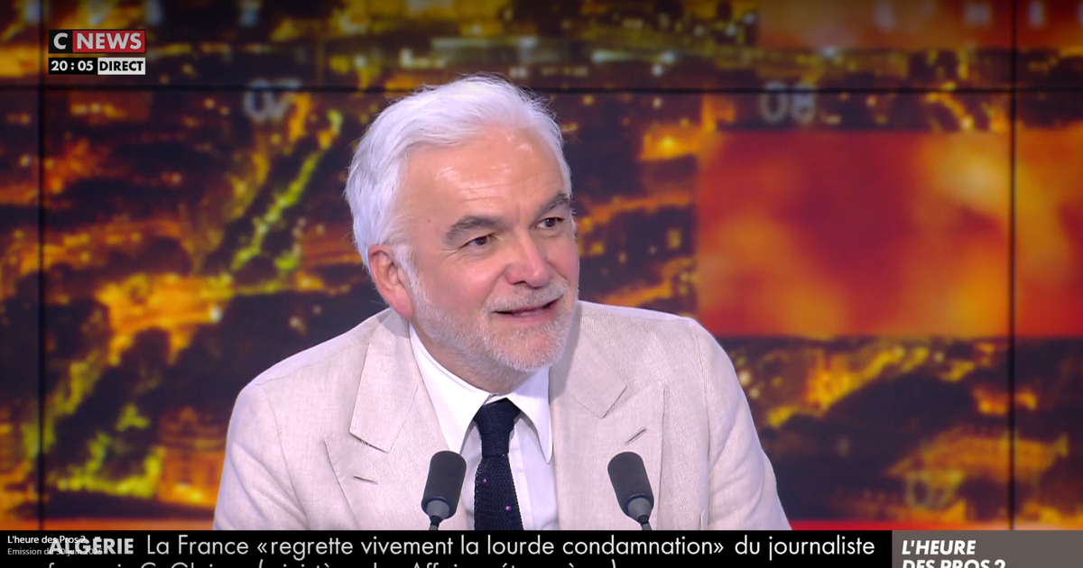 Pascal Praud surpris par le choix vestimentaire d’un de ses chroniqueurs pendant la canicule