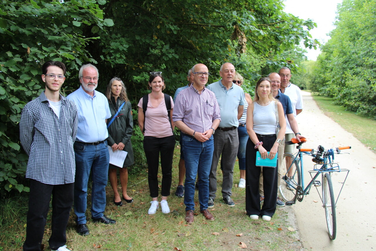 une liaison vélo et piétonne aménagée entre deux communes