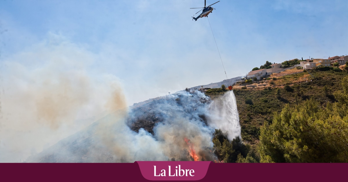 "Important feu de forêt" à Martigues, près de Marseille: deux hameaux confinés