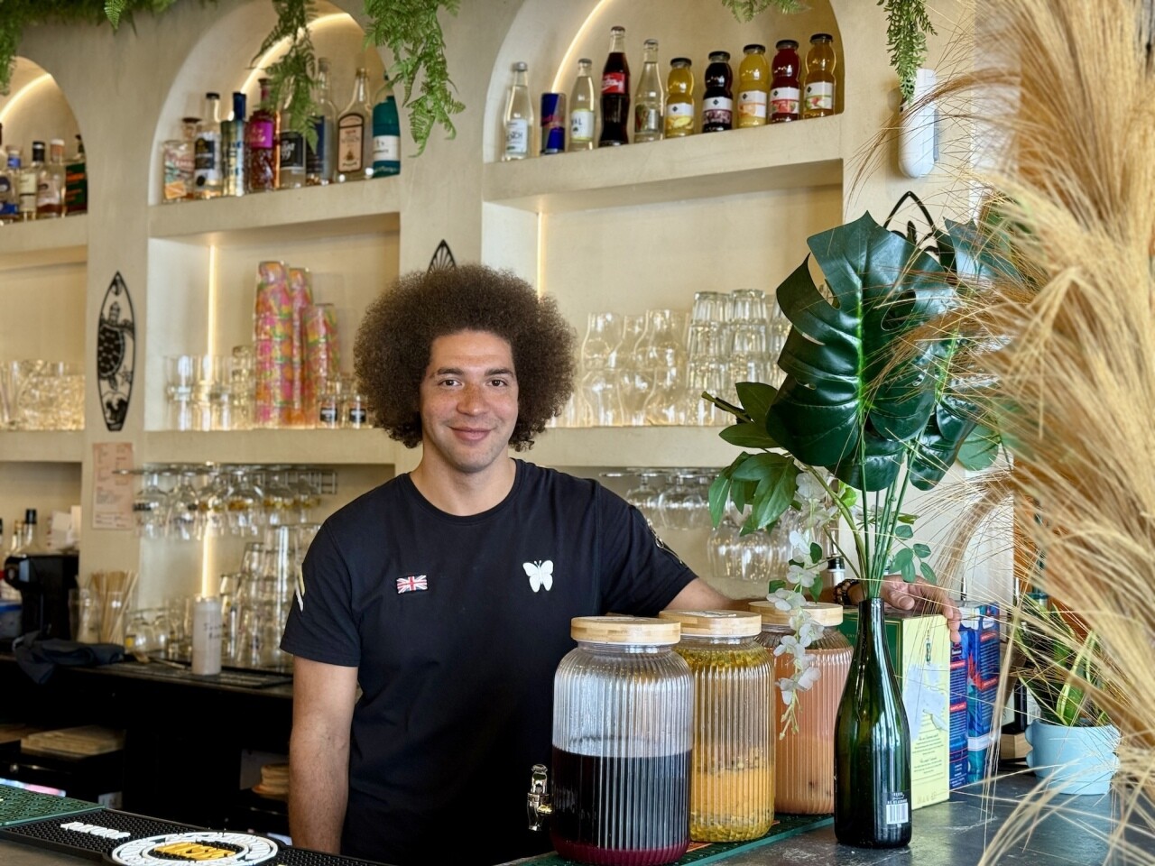 Vieux-Lille. Après 8 ans à servir des "Zazous" à la Pirogue, Xavier ouvre No Stress, son propre bar