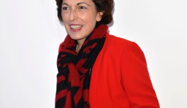 Dans un coin prisé de Paris, une célèbre journaliste se désolidarise alors que des habitants s'opposent à une supérette