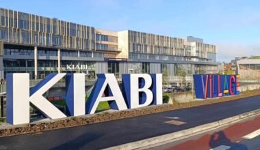 un espace accrobranche gratuit installé devant Kiabi Village !