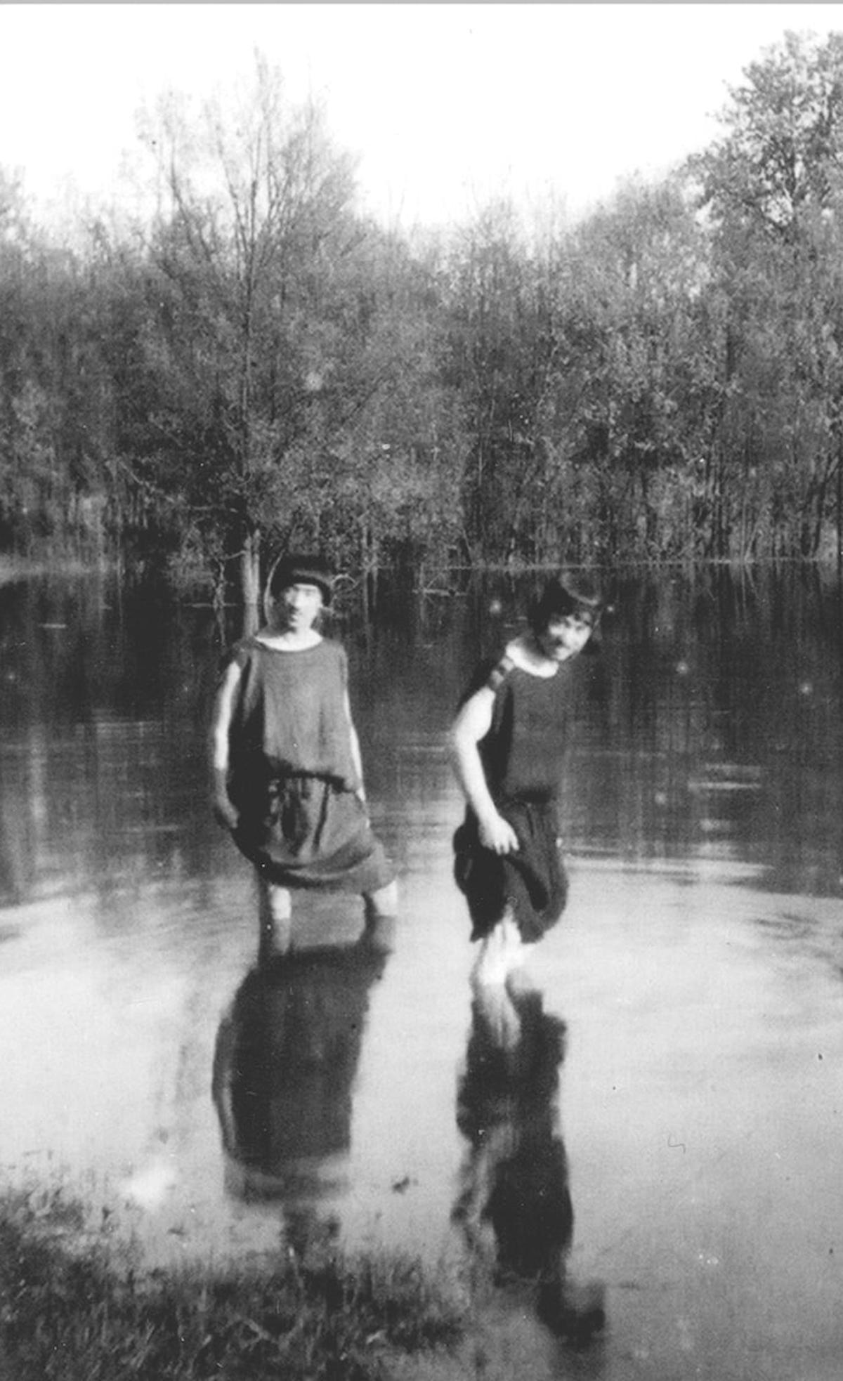 Foujita et Kawashima se baignent dans la Vézère durant l’été 1915.
