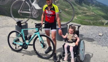 il fait 2 000 km à vélo pour soutenir sa petite-nièce de 3 ans