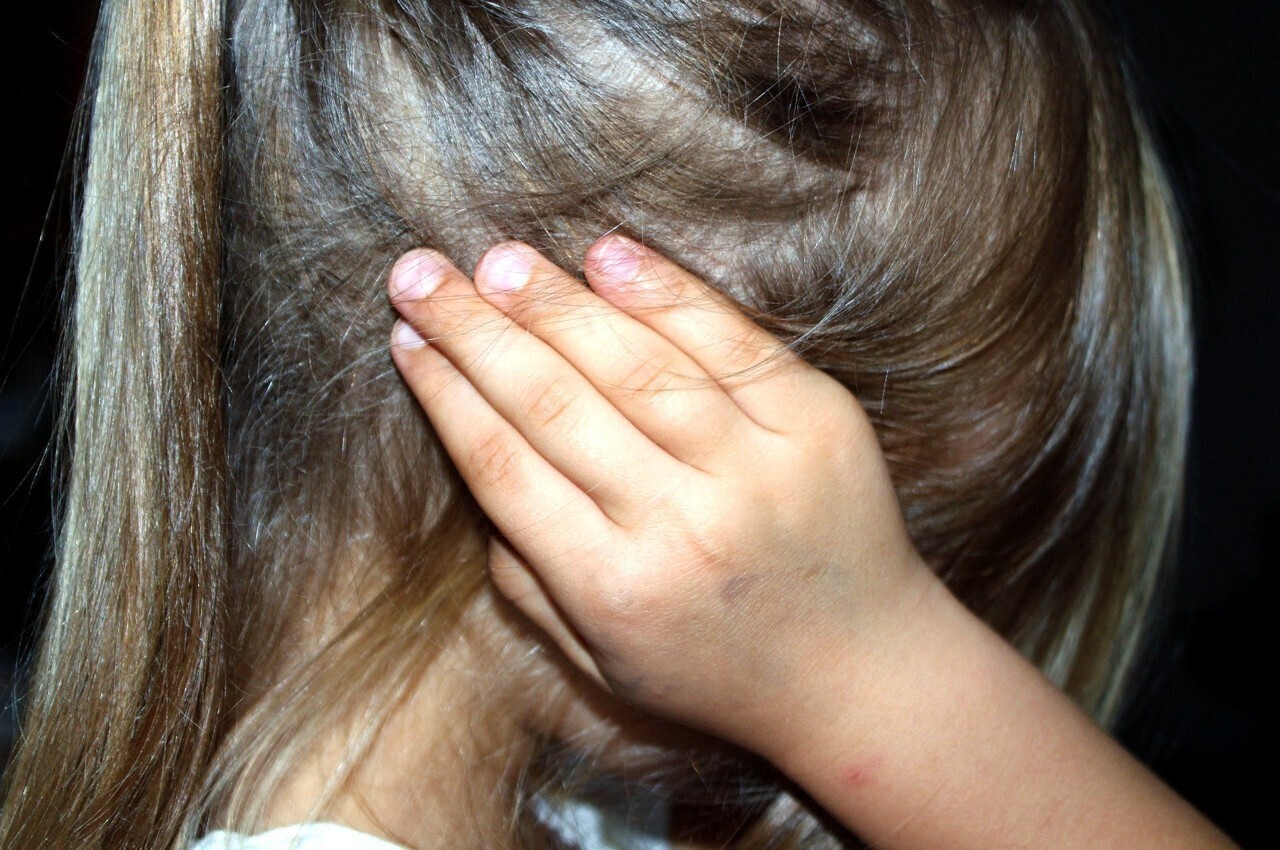 Près de Rennes, une femme se fait gifler et cracher au visage par le père de sa fille et sa nouvelle compagne