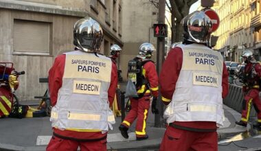 Incendie en cours dans un immeuble à Paris, les pompiers toujours sur place