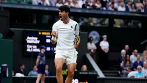 Alcaraz renverse Rublev et rallie les quarts