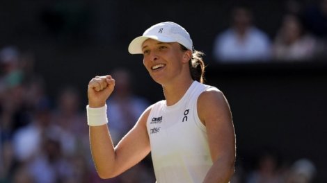Swiatek expédie Bencic et rejoint Anisimova en finale