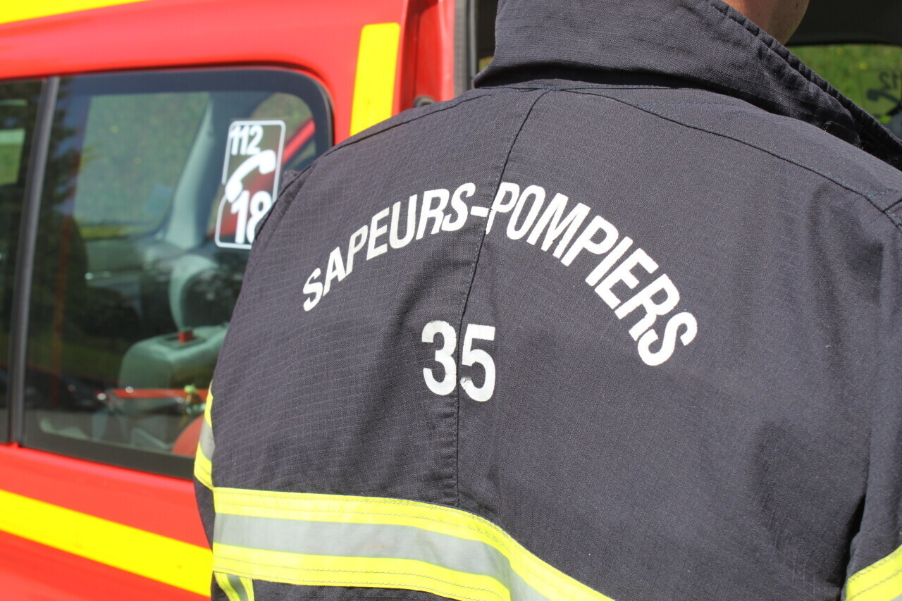 un talus prend feu, 12 pompiers mobilisés