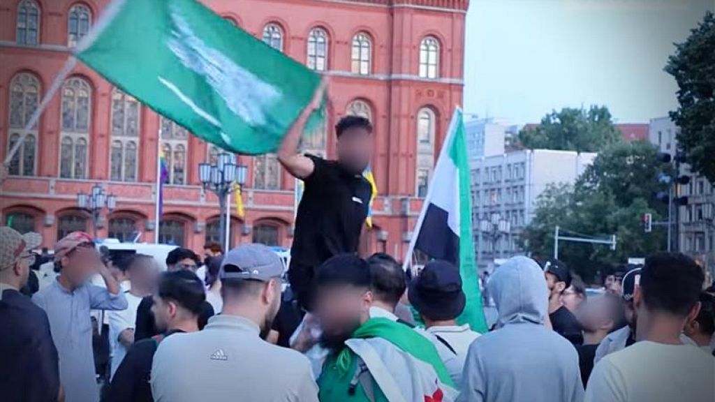 Samedi, une manifestation a eu lieu à Berlin, au cours de laquelle des slogans islamistes ont été scandés.