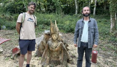 Des arbres morts transformés en œuvres d'art au Bois de Cise