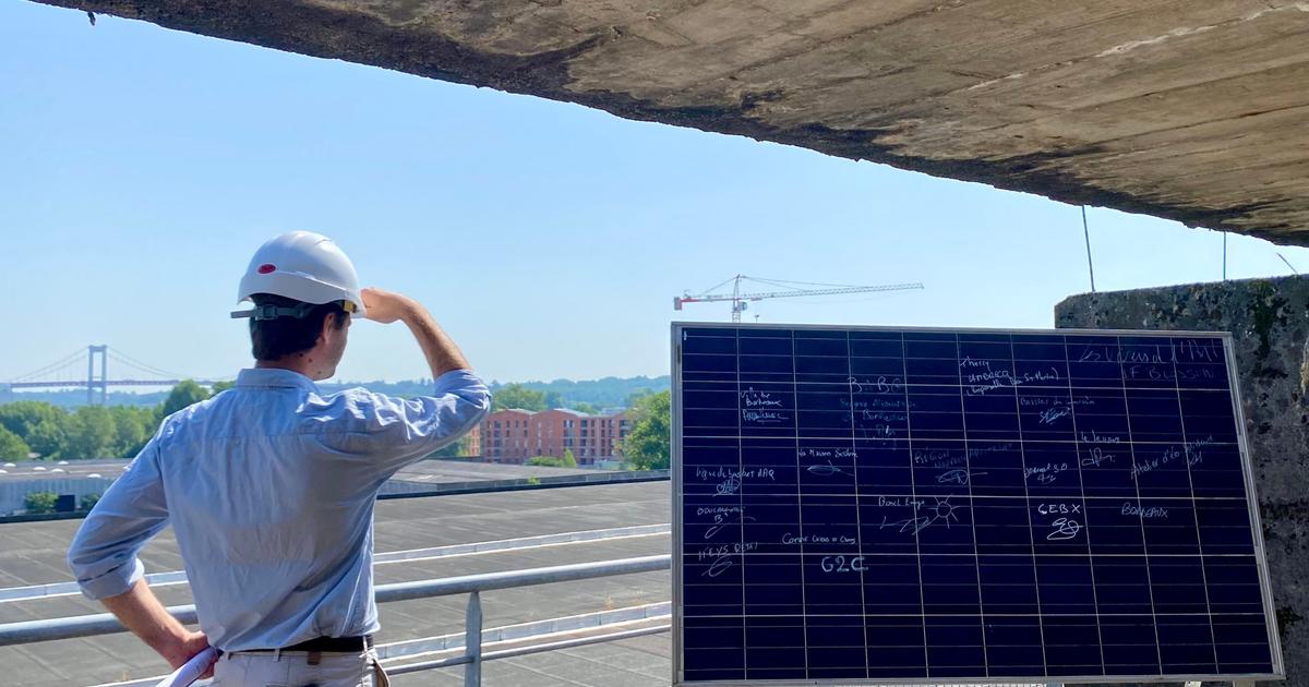 À Bordeaux, le maire écologiste Pierre Hurmic installe une centrale solaire sur le toit de la base sous-marine