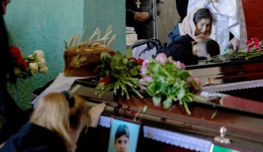 à Kyiv, le douloureux deuil des adolescents – Libération