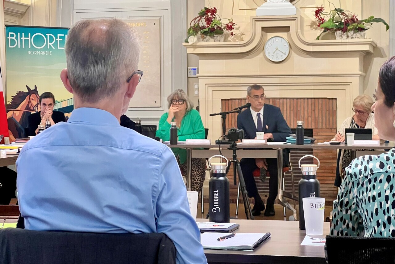 le maire de Bihorel, Pascal Houbron, mis en minorité par sa propre majorité