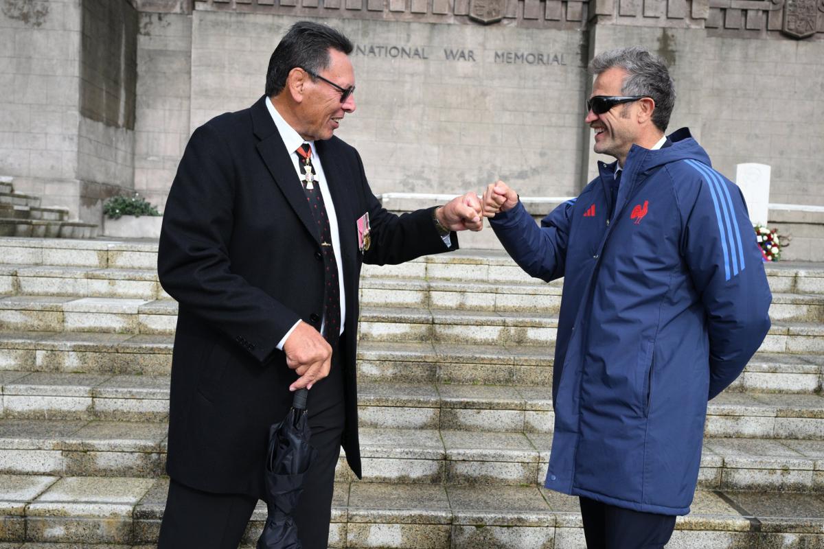 « C'est fou, il se souvient de tout » : Fabien Galthié retrouve Wayne Shelford, légende des All Blacks qui a travaillé dans son collège à Toulouse - L'Équipe